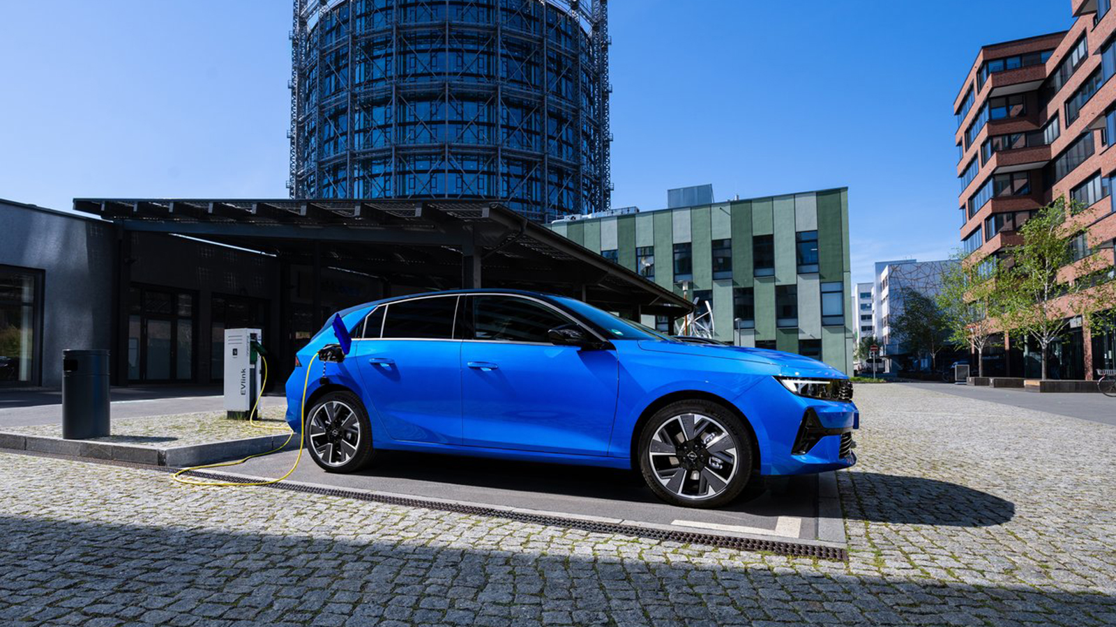 Η Opel βάζει στον... πάγο το πλάνο για μόνο ηλεκτρικά από το 2028! 